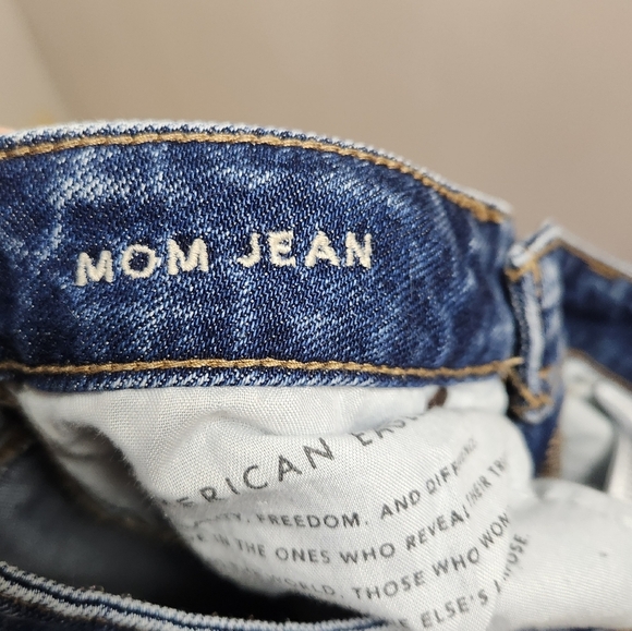 American Eagle Mom Jeans Stretch High Waisted Rise Ripped Dark Wash AEO 90s - Picture 6 of 9